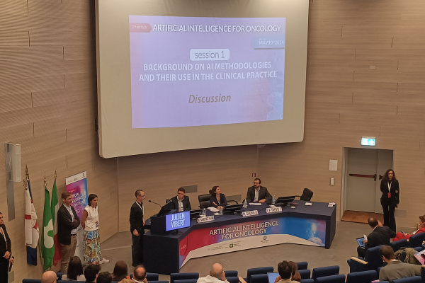 Julien Vibert presenting the AI and Oncology Congress INT